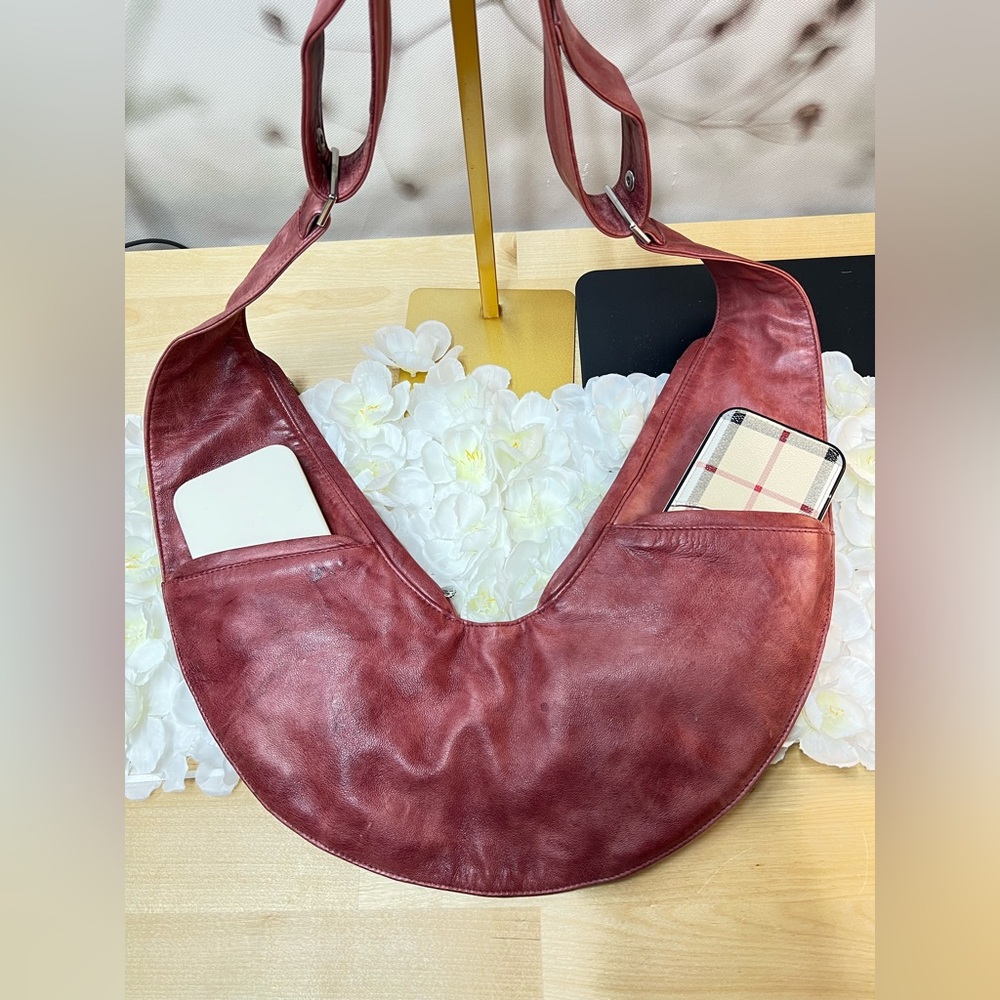 SASH Crescent Shoulder Bag - fine Leather - Picture 9 of 12